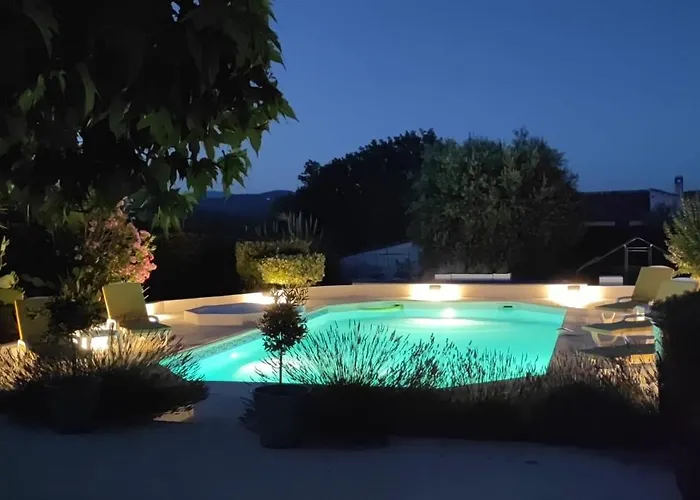 Gite Provencal Independant Avec Piscine Chauffee : Le Suy Bien
